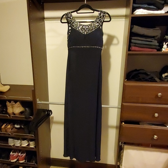 Gown - Picture 2 of 4